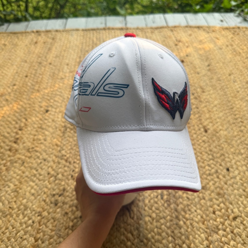 Reebok Washington Capitals NHL Hat White Red Flex Fit Cap L/XL Hockey Fan Gear